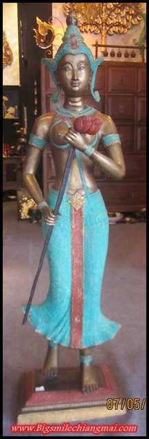 นางถือดอกบัว