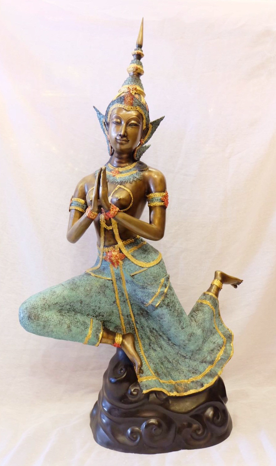 นางฟ้าบนก้อนเมฆ ท่าสวัสดี 