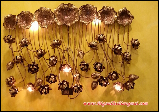 ดอกบัวเปลือย มีไฟติดผนัง 