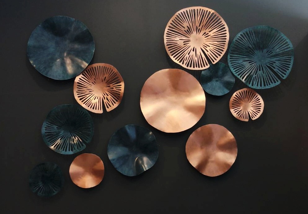 ใบบัวทึบ ใบบัวฉลุ ติดผนัง