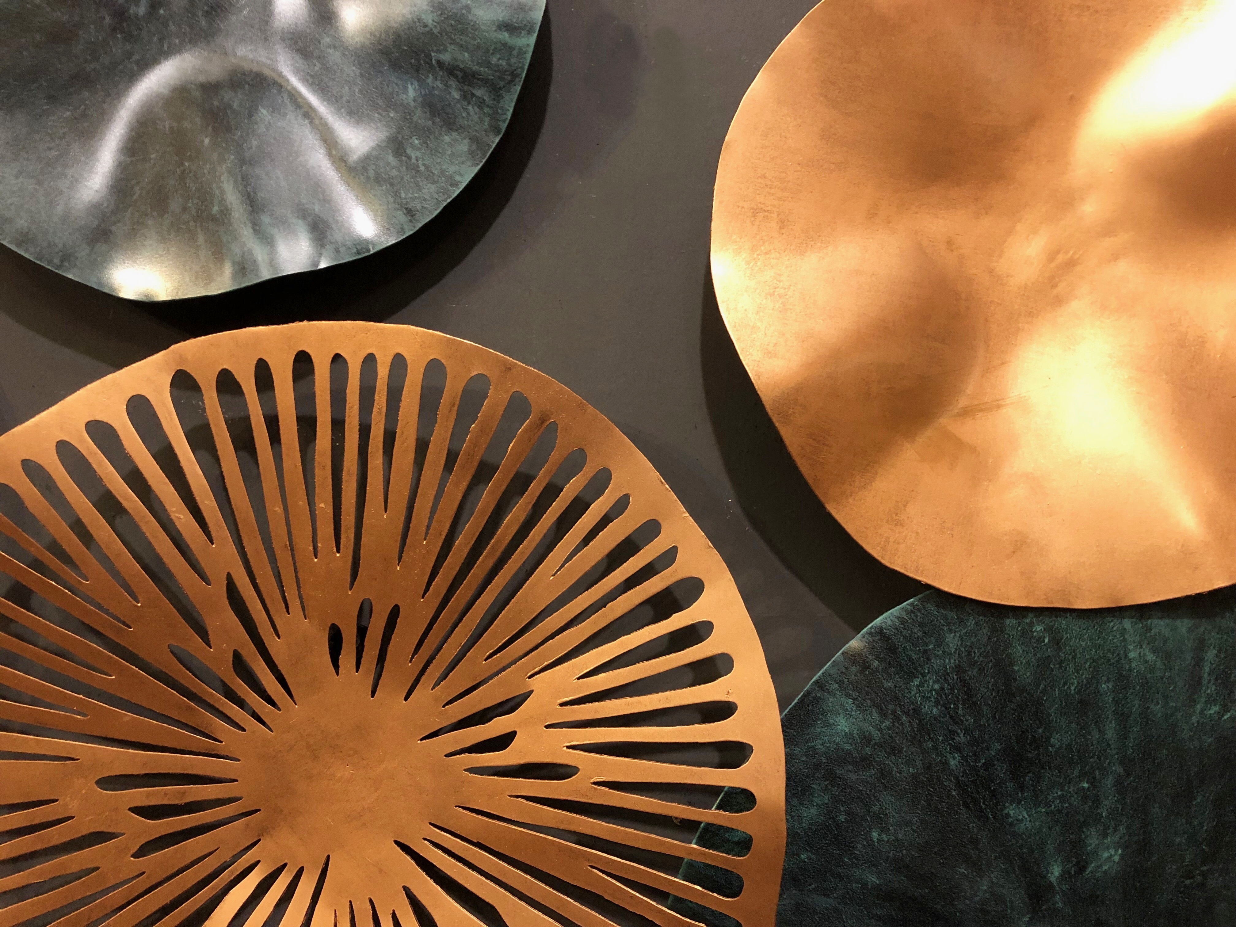 ใบบัวทึบ ใบบัวฉลุ ติดผนัง