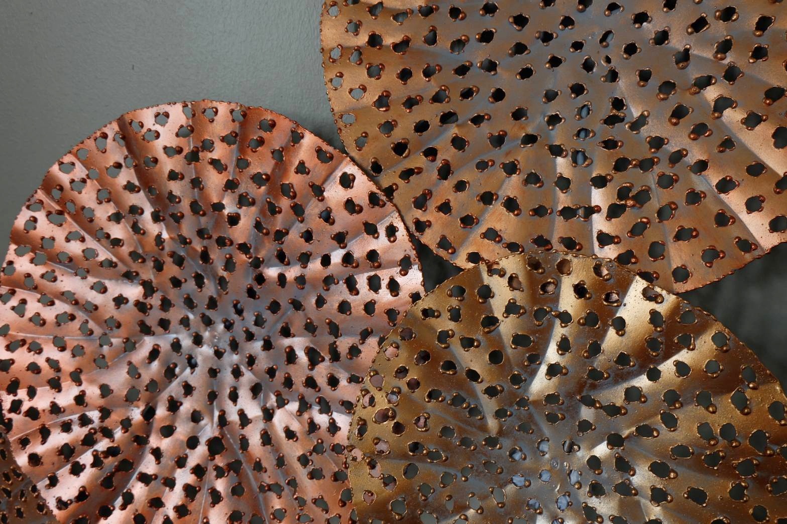 ใบบัว ติดผนัง