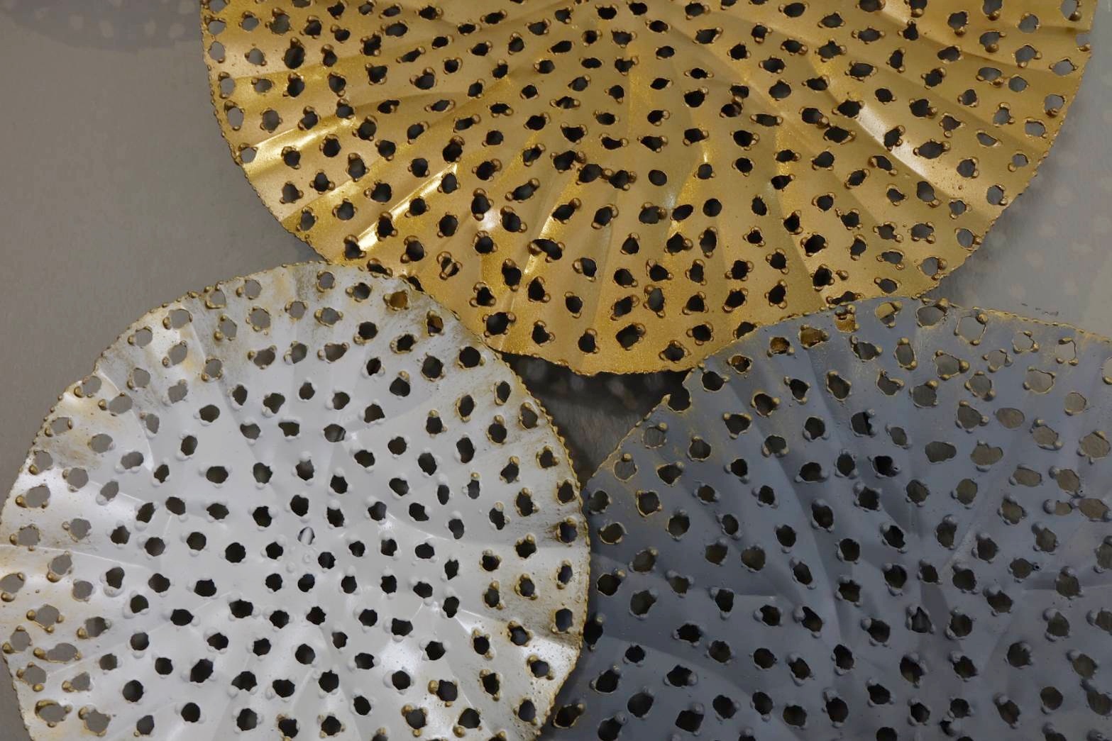 ใบบัว ติดผนัง