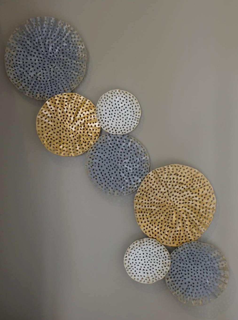 ใบบัว ติดผนัง