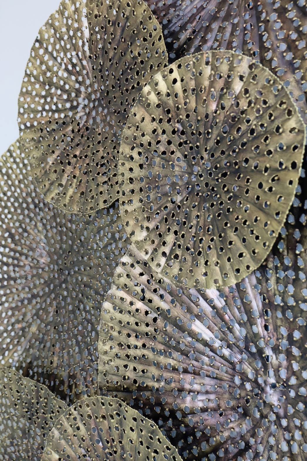 ใบบัว ติดผนัง