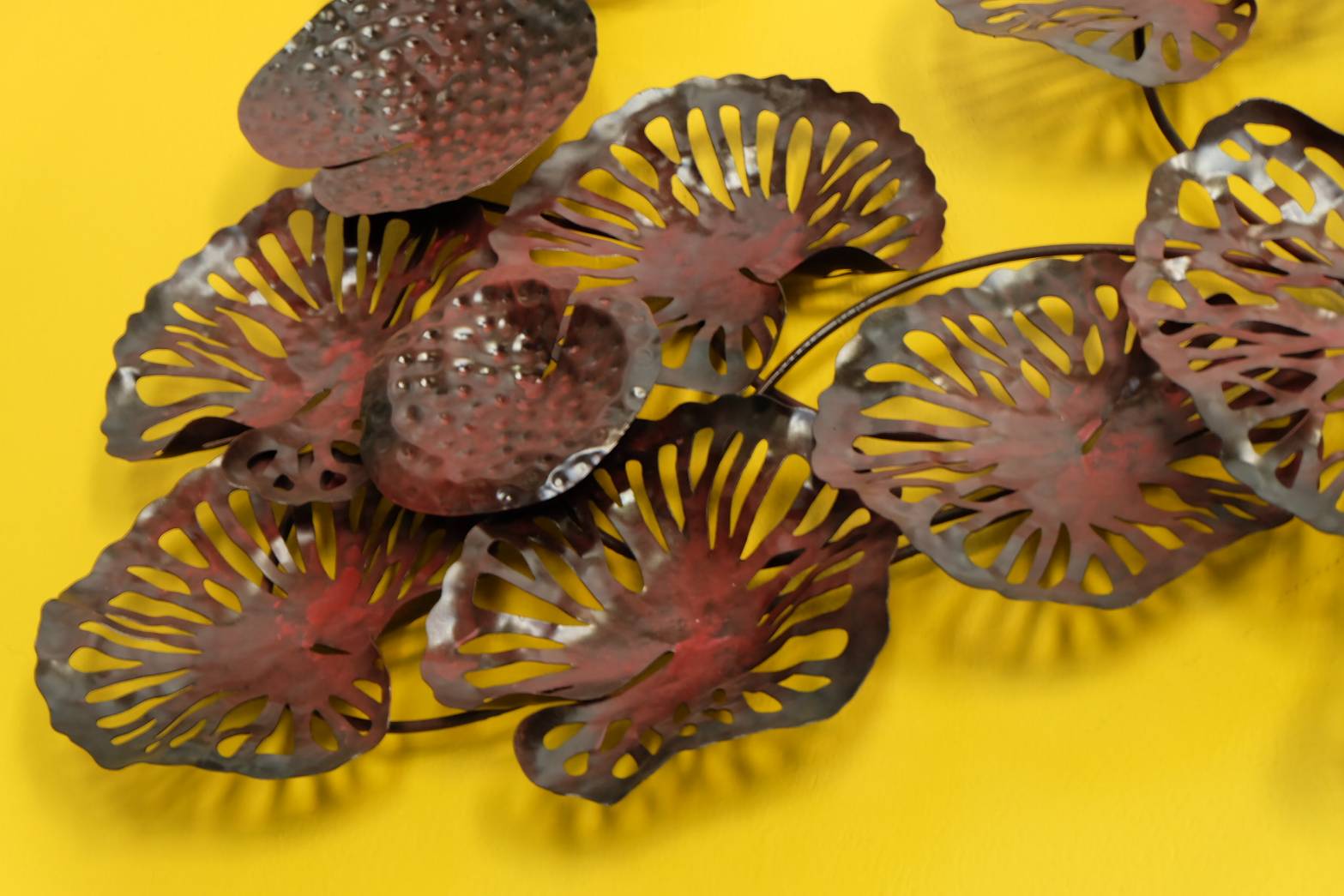 ใบบัว ติดผนัง