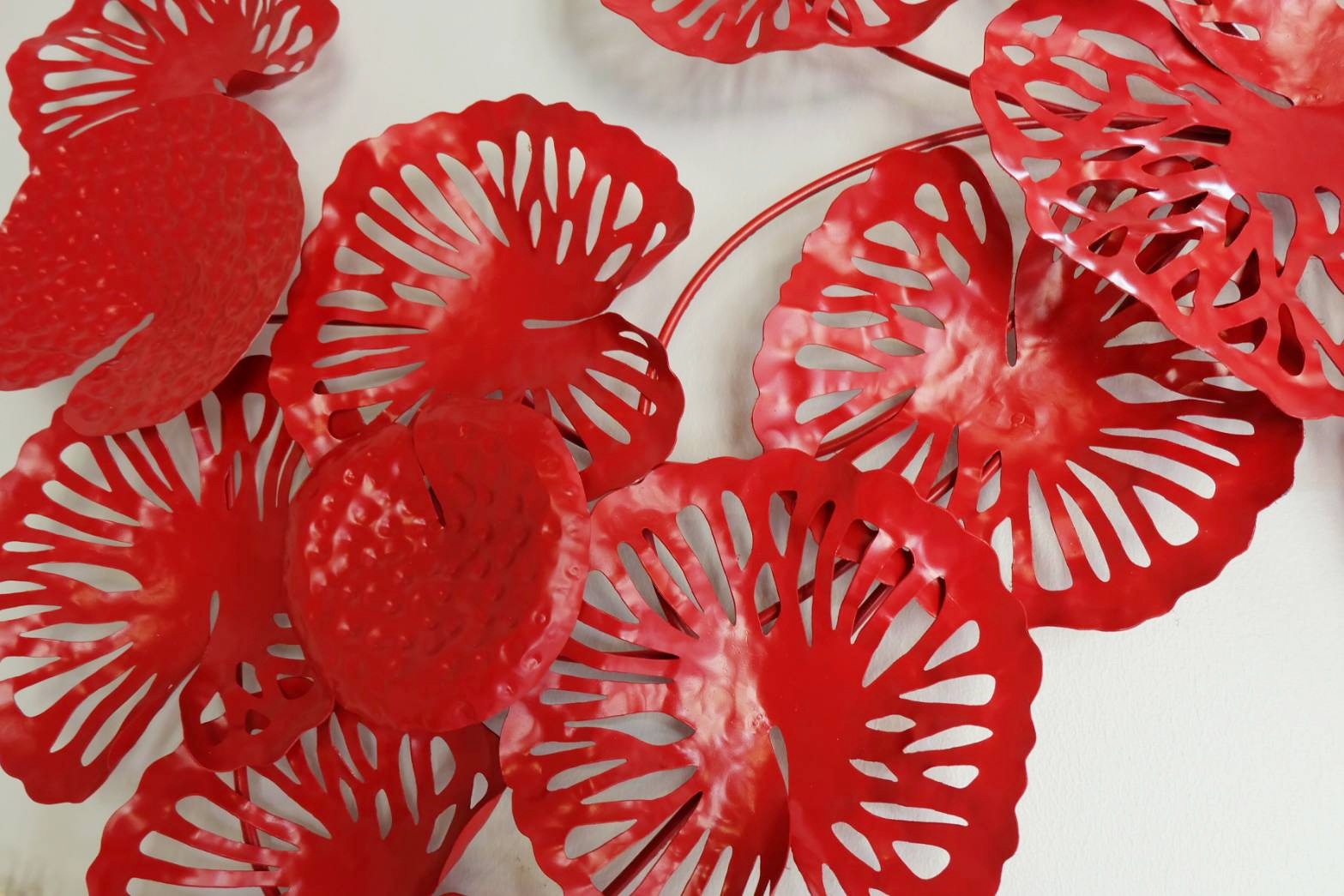 ใบบัว ติดผนัง