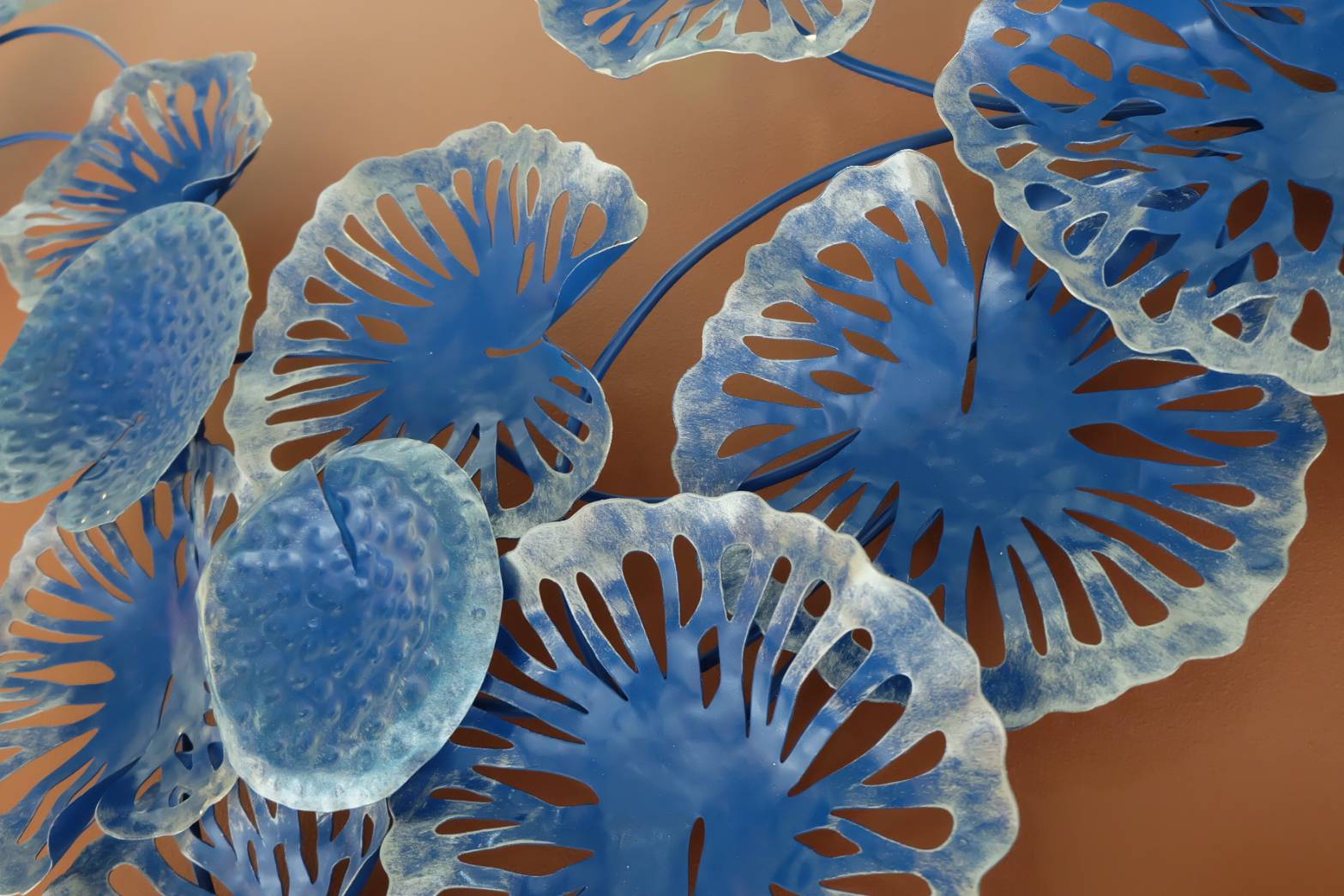 ใบบัว ติดผนัง