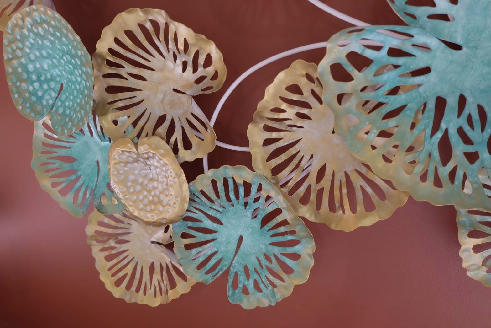 ใบบัว ติดผนัง