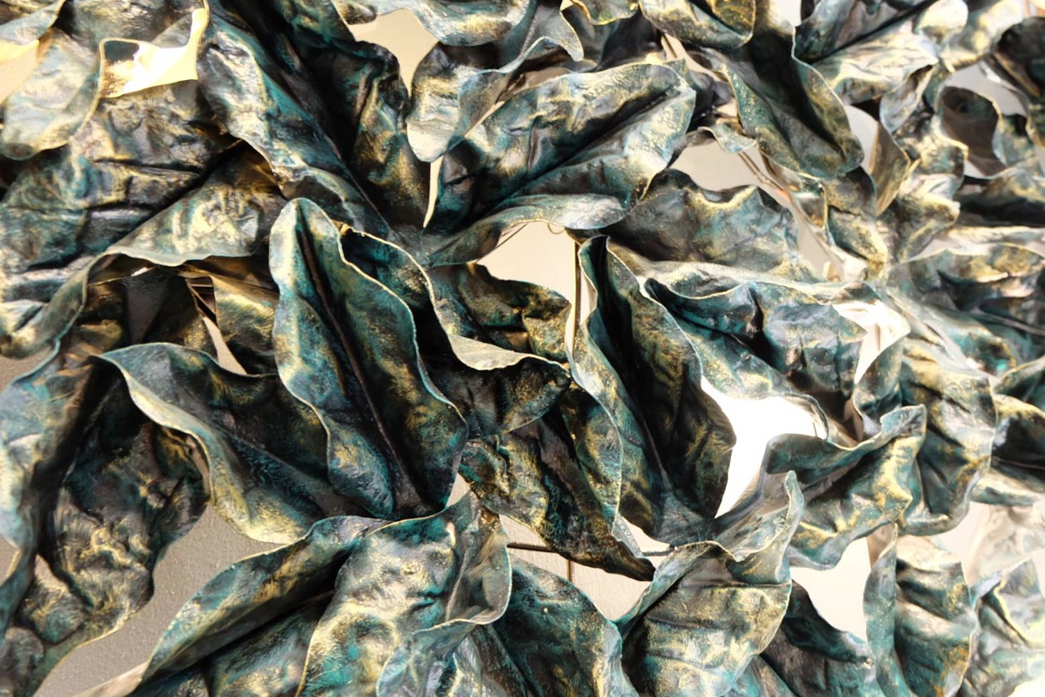 ใบสัก มีไฟ ติดผนัง