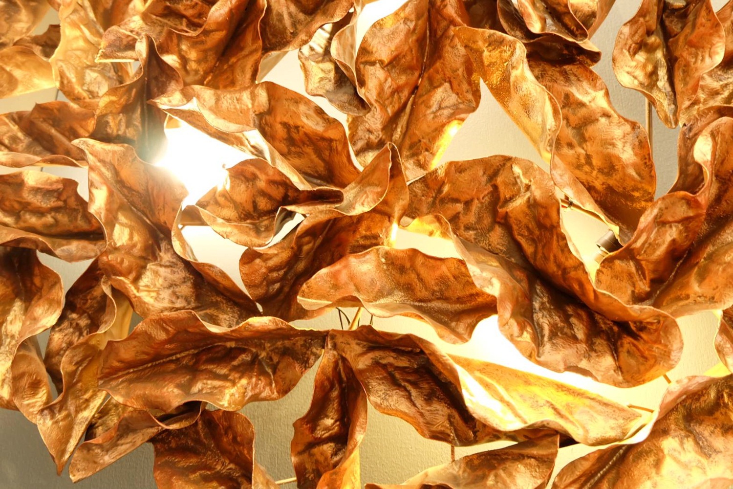 ใบสัก มีไฟ ติดผนัง